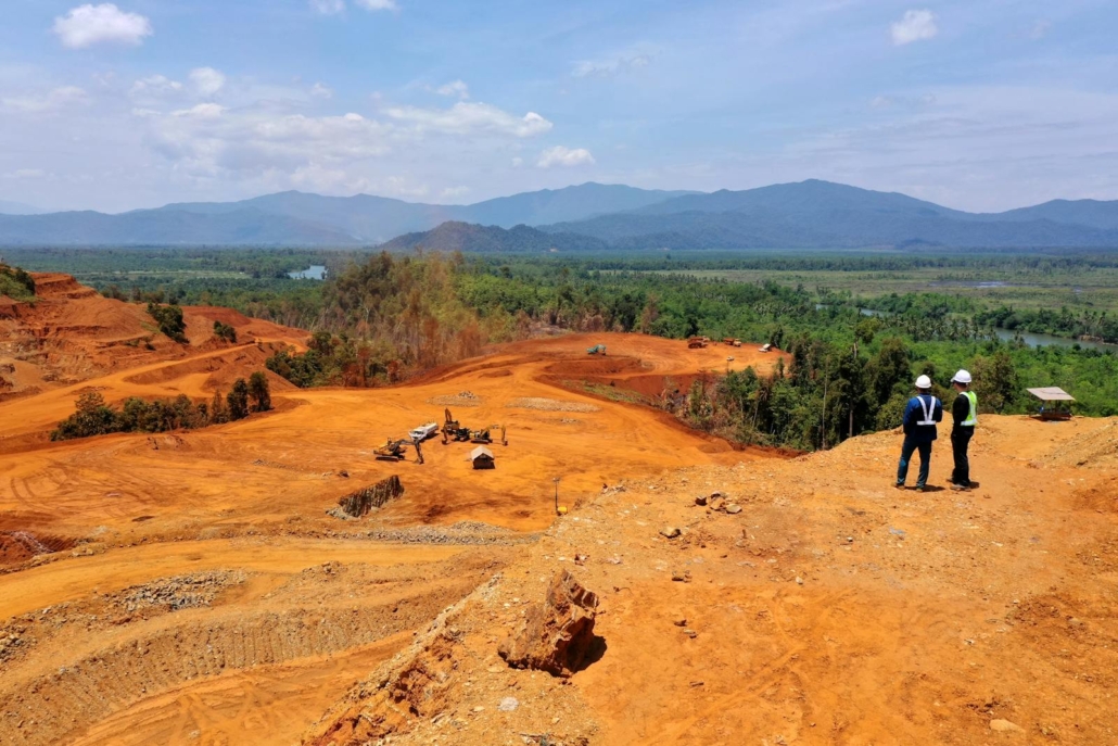 Expansive view of a mining site in Western Australia with engineers looking to outsource key roles to the Philippines - Cybalink Solutions